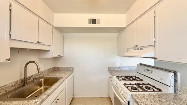 $1,825 | 12602 North 21st Avenue, Phoenix, AZ 85029