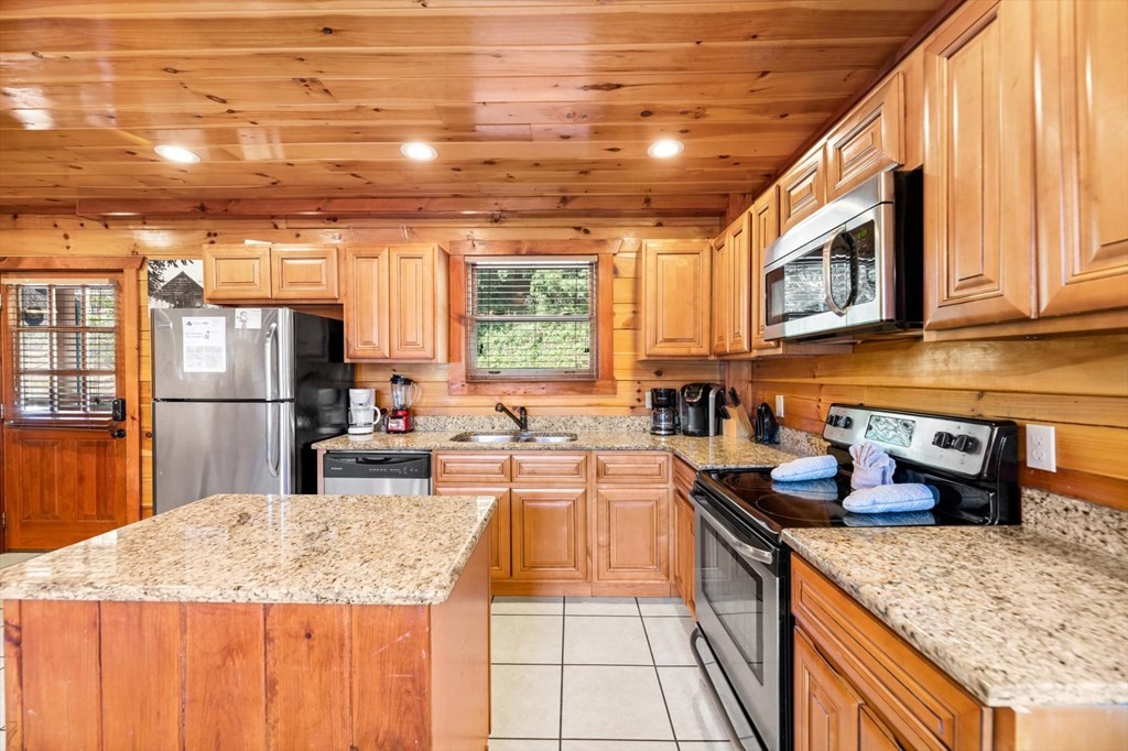 4339 Forest Ridge Way Pigeon Forge, TN 37863 - Photo 6 of 36