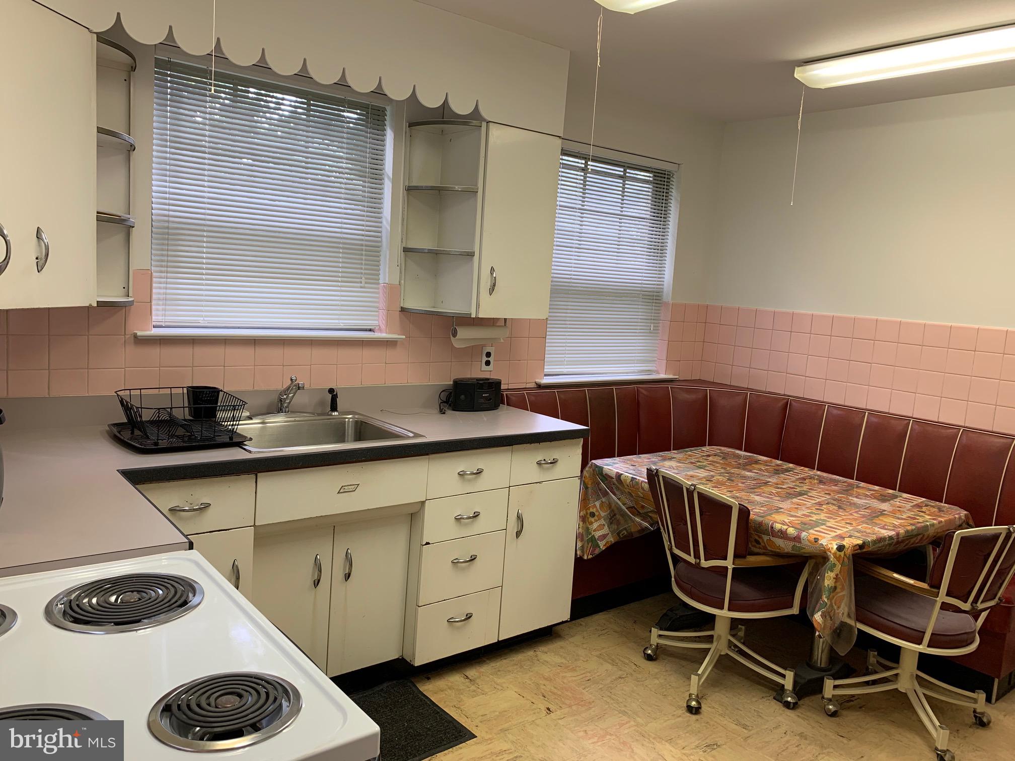337 Burmont Road Drexel Hill, PA 19026 - Photo 6 of 37 Eat in Kitchen