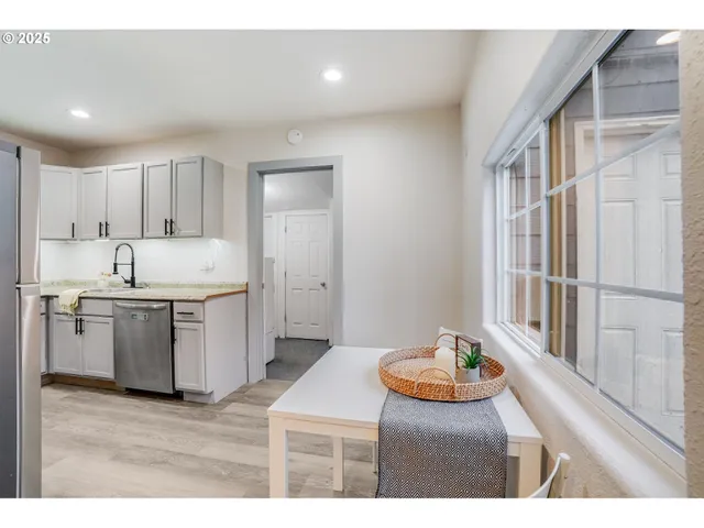 $370,000 | 108 South Street, Silverton, OR 97381