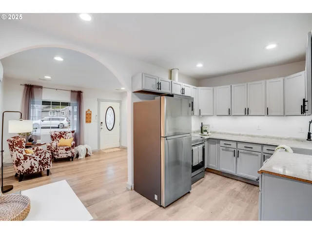 $370,000 | 108 South Street, Silverton, OR 97381