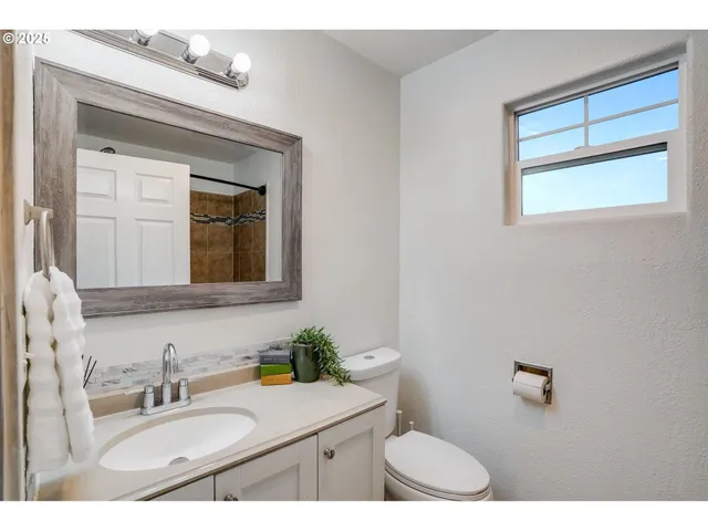 $370,000 | 108 South Street, Silverton, OR 97381