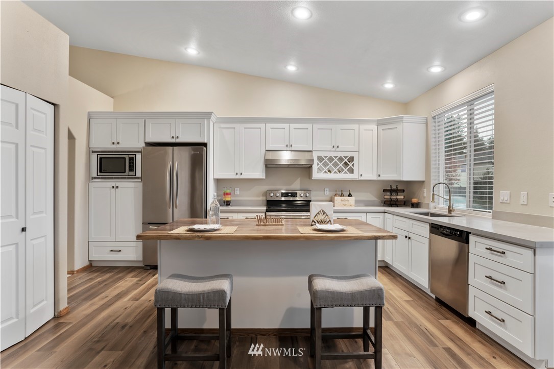 5202 Northeast 5th Court Renton, WA 98059 - Photo 14 of 33