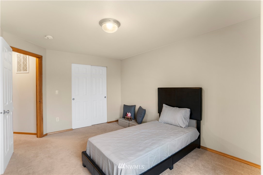 5202 Northeast 5th Court Renton, WA 98059 - Photo 28 of 33