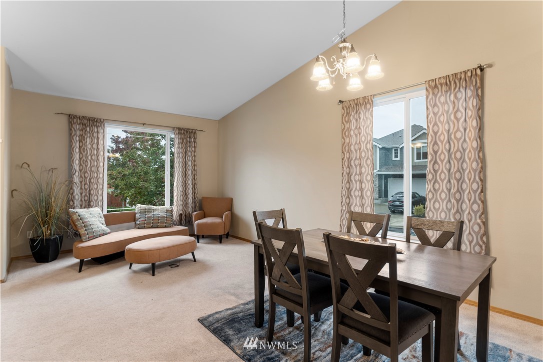 5202 Northeast 5th Court Renton, WA 98059 - Photo 7 of 33