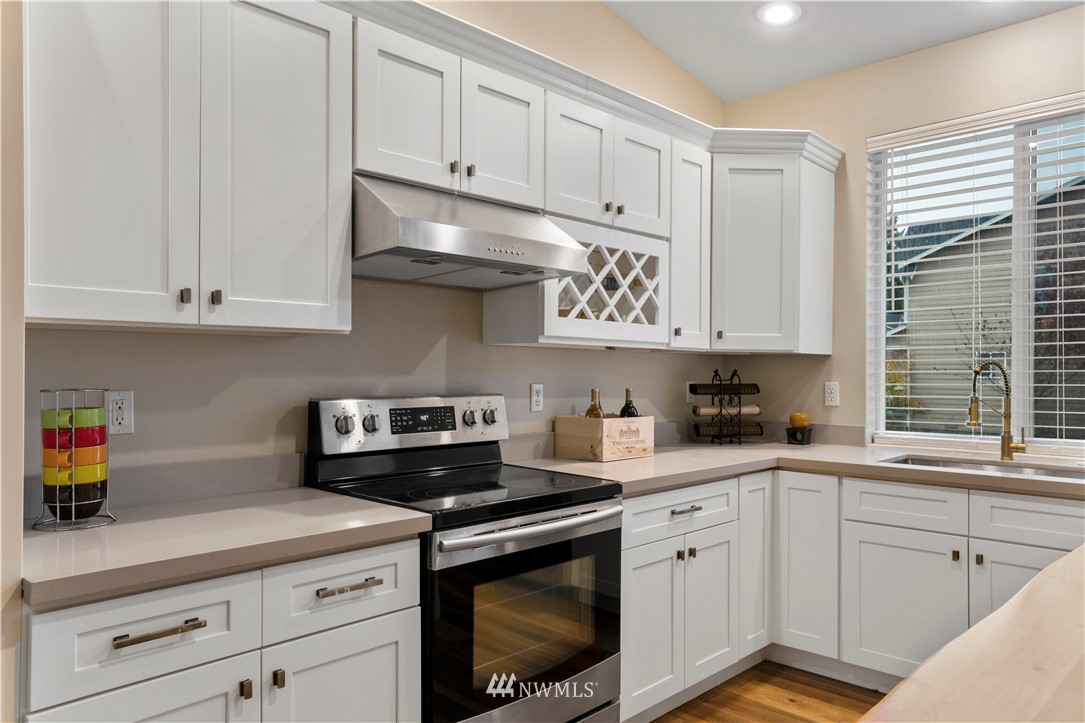 5202 Northeast 5th Court Renton, WA 98059 - Photo 10 of 33