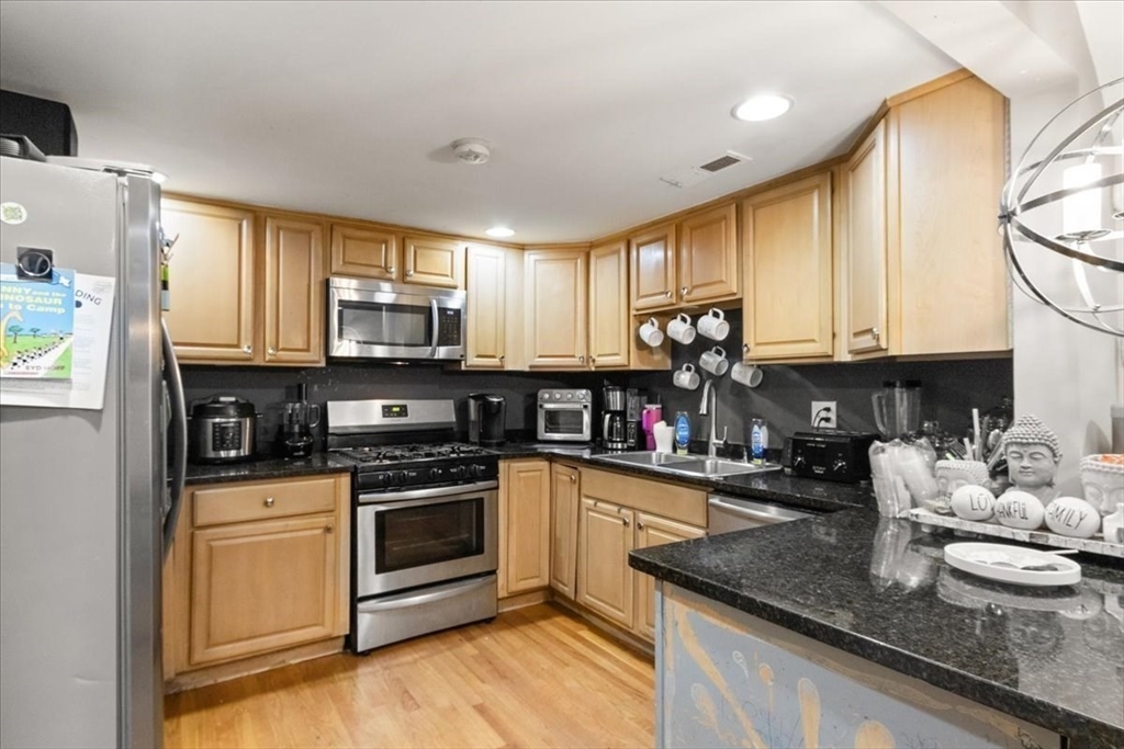 35-37 Harvard Street Everett, MA 02149 - Photo 5 of 41