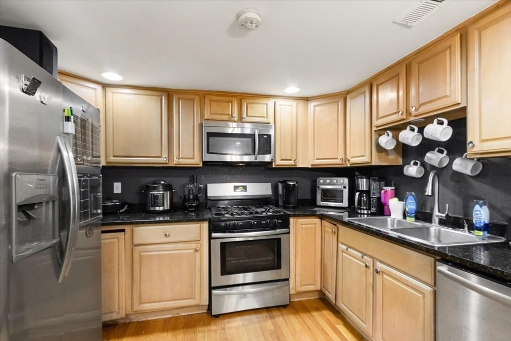 35-37 Harvard Street Everett, MA 02149 - Photo 6 of 41