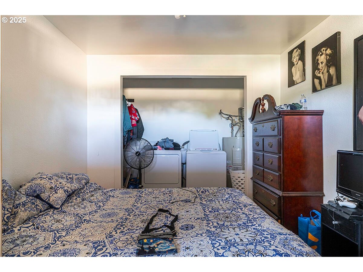 176 Reager Street Medford, OR 97501 - Photo 34 of 48 a bedroom with a bed and a television in it