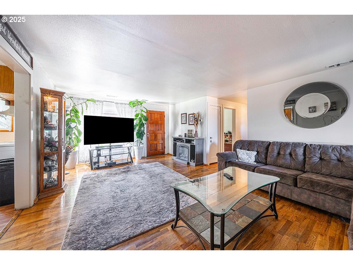 176 Reager Street Medford, OR 97501 - Photo 4 of 48 a living room with furniture and a flat screen tv