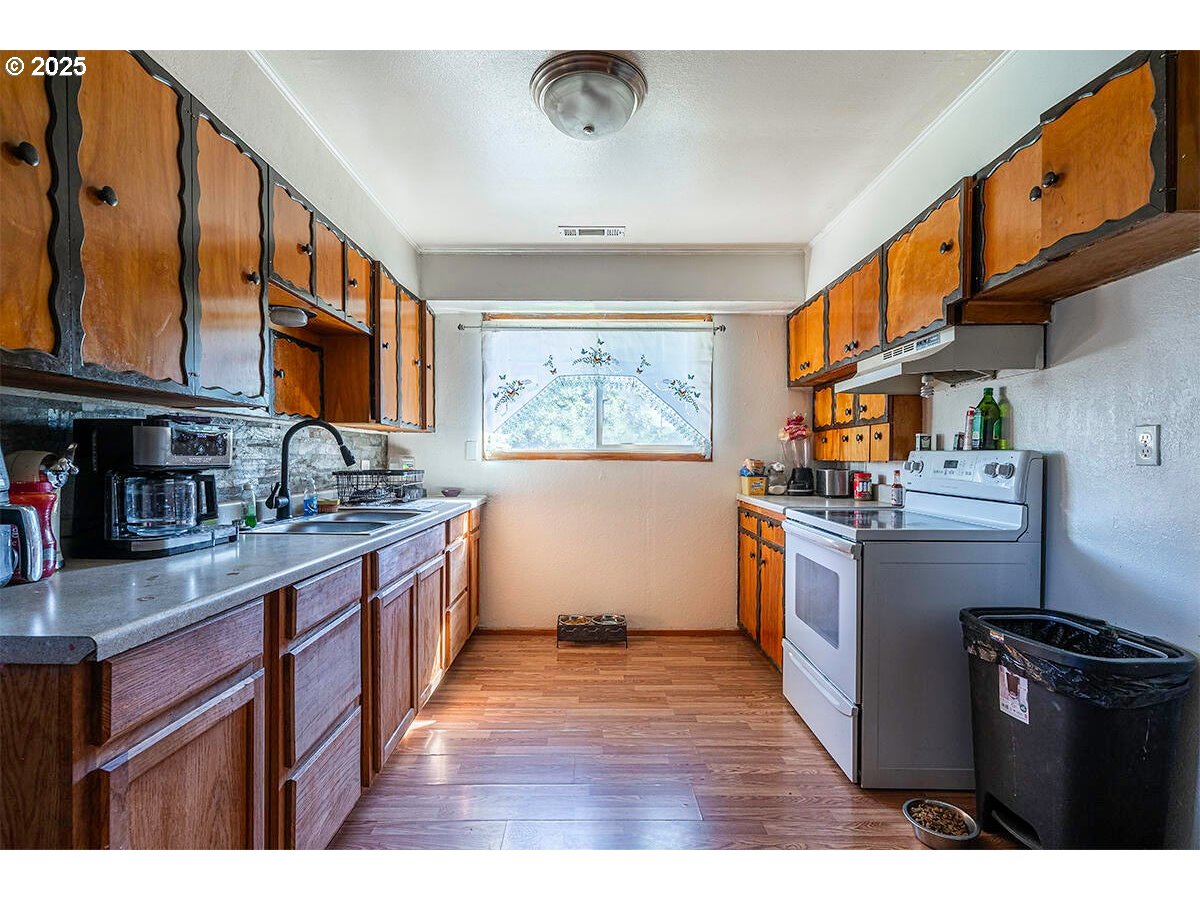 176 Reager Street Medford, OR 97501 - Photo 7 of 48 a kitchen with stainless steel appliances granite countertop a stove a sink dishwasher and a refrigerator