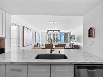 $1,695,000 | 400 South Pointe Drive, Unit 1102, Miami Beach, FL 33139