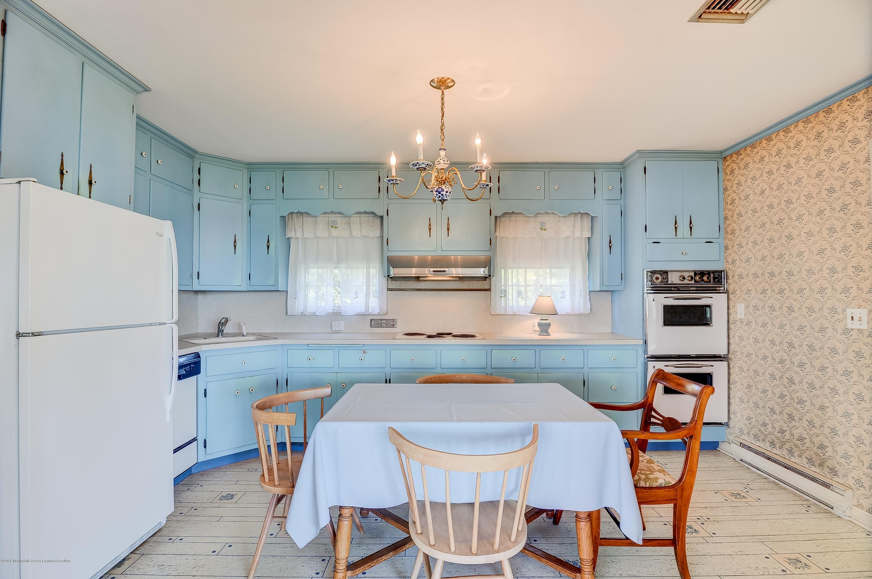 29 Tuxedo Road Rumson, NJ 07760 - Photo 11 of 37 Kitchen