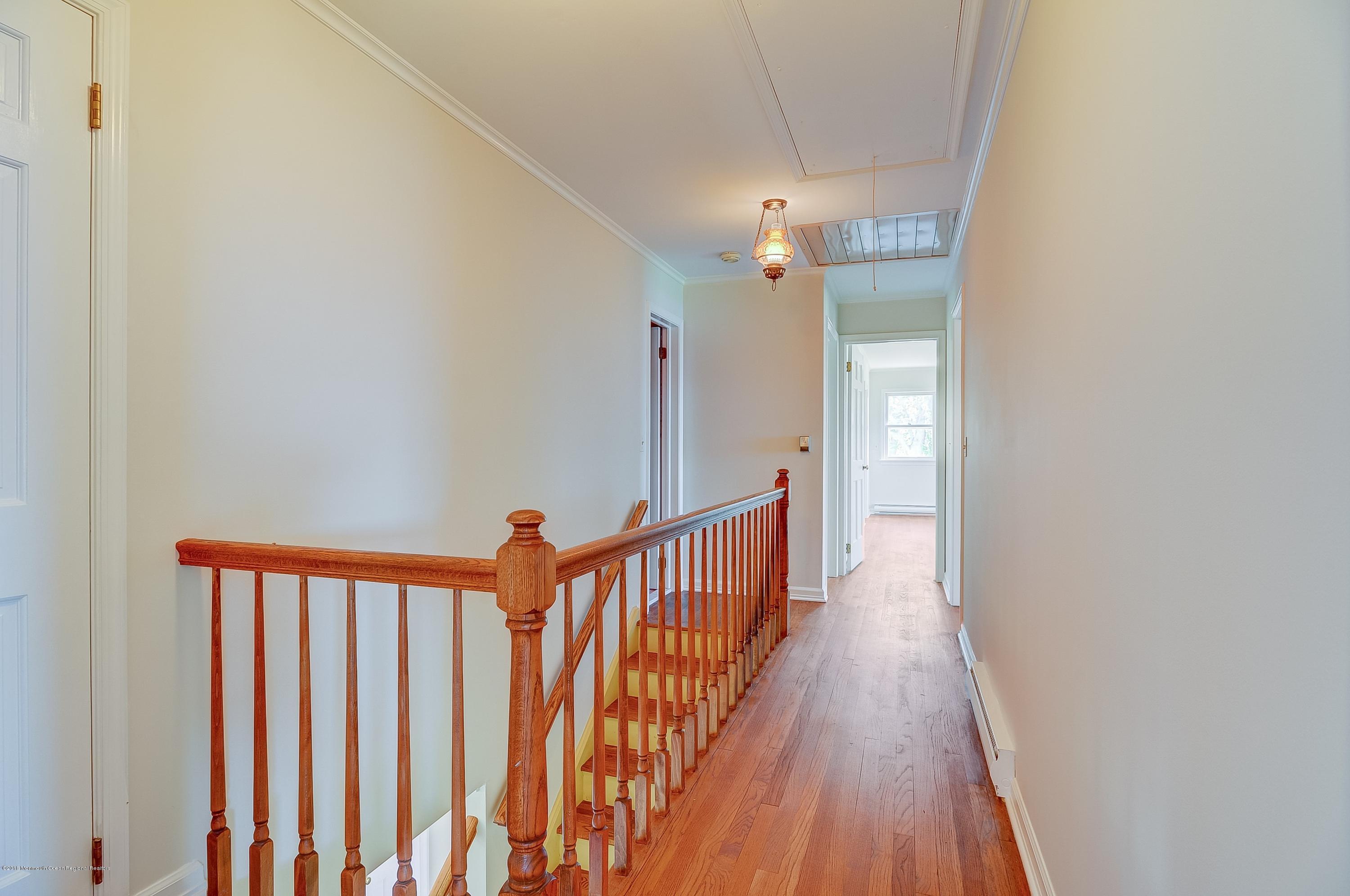 29 Tuxedo Road Rumson, NJ 07760 - Photo 14 of 37 Upstairs Hallway
