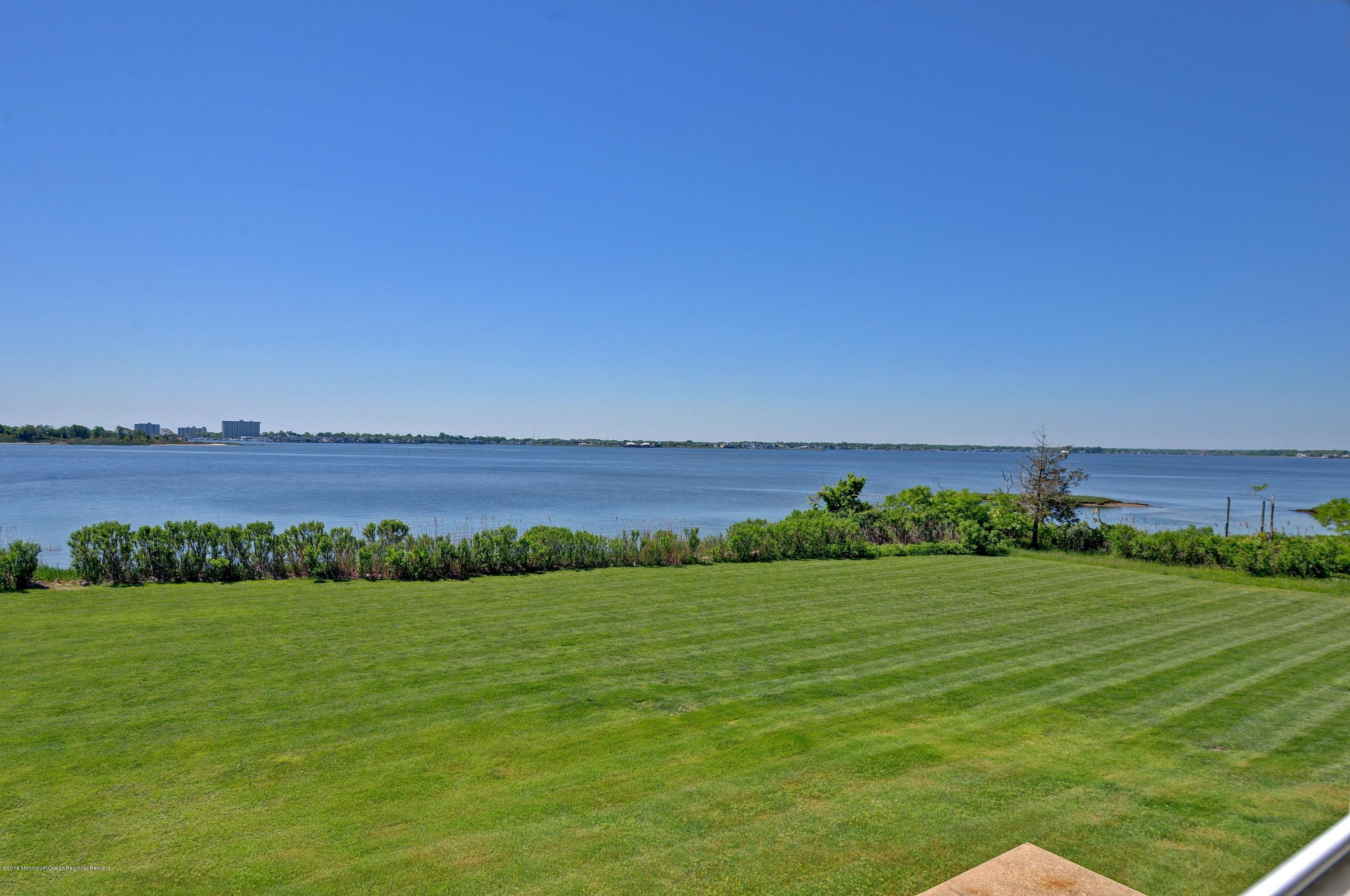 29 Tuxedo Road Rumson, NJ 07760 - Photo 5 of 37 View & Yard