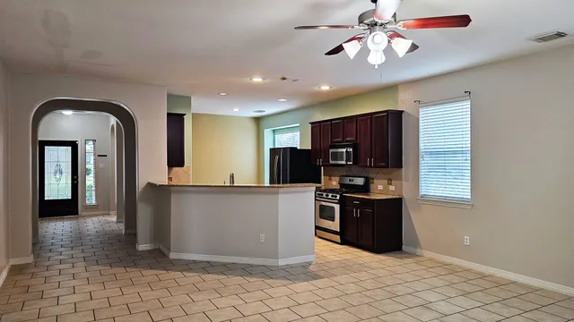 $2,200 | 211 Briar Trace Lane, Richmond, TX 77406