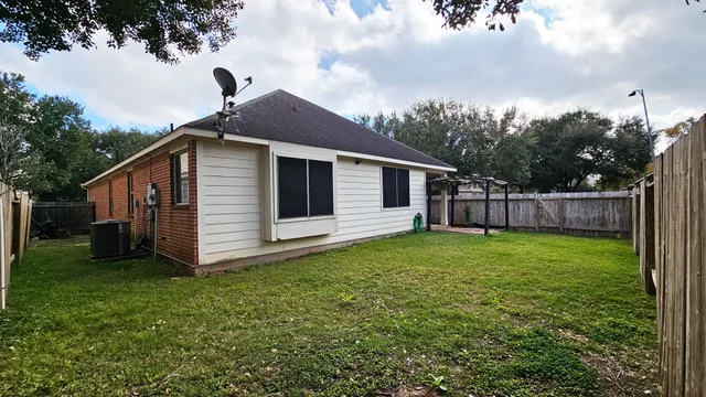 $2,200 | 211 Briar Trace Lane, Richmond, TX 77406