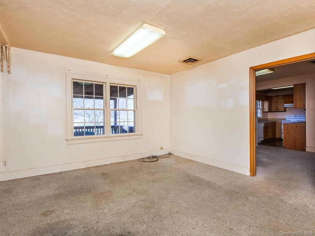 811 Old Fort Road Fairview, NC 28730 - Photo 17 of 36 Gallery Image 17
