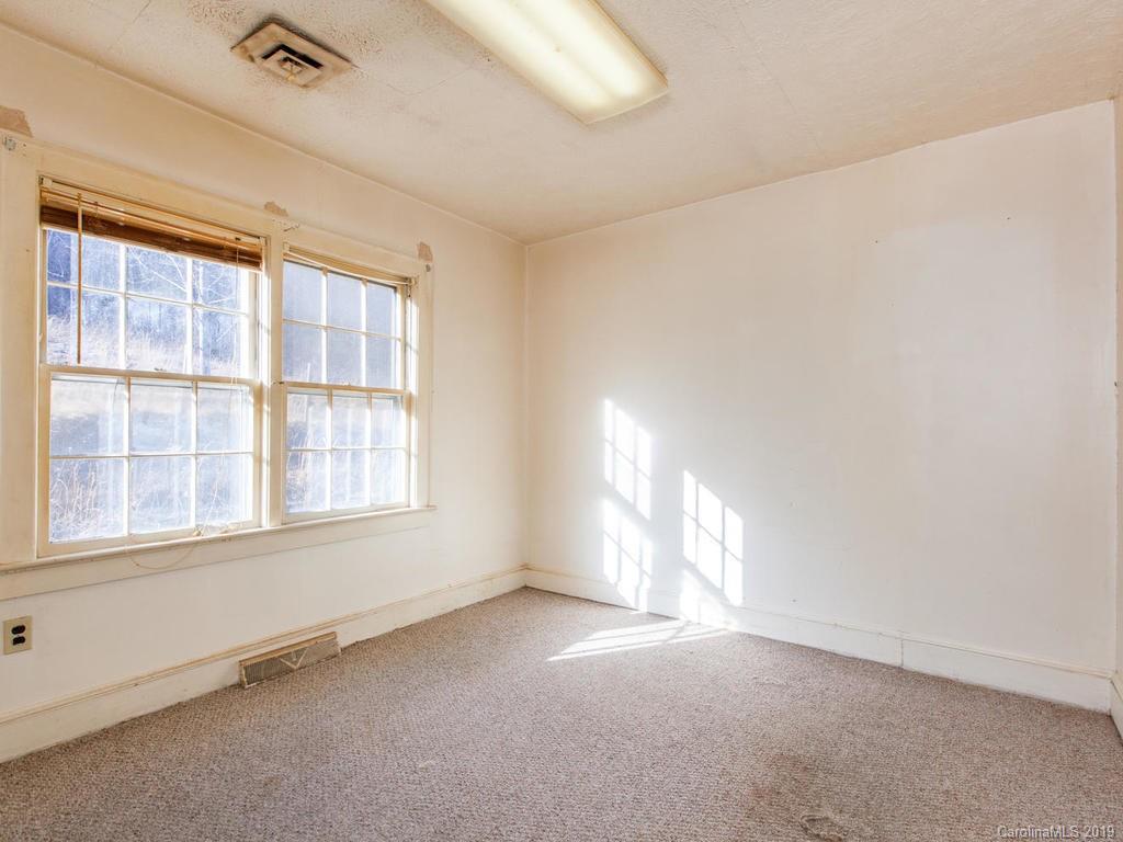 811 Old Fort Road Fairview, NC 28730 - Photo 25 of 36 Gallery Image 25