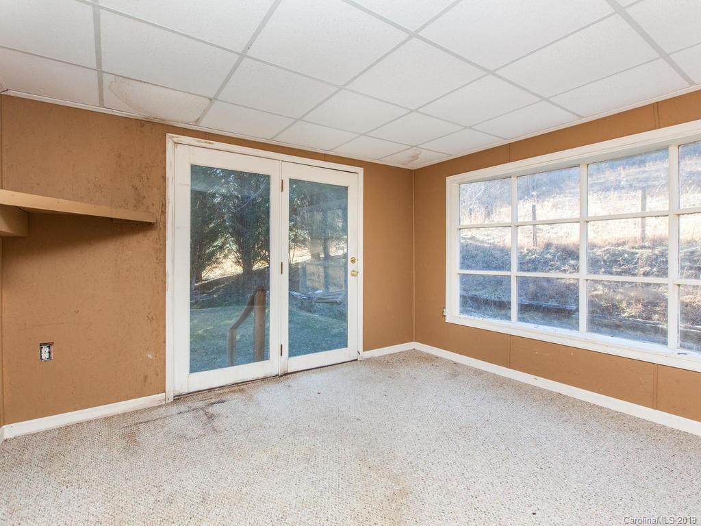 811 Old Fort Road Fairview, NC 28730 - Photo 29 of 36 Gallery Image 29