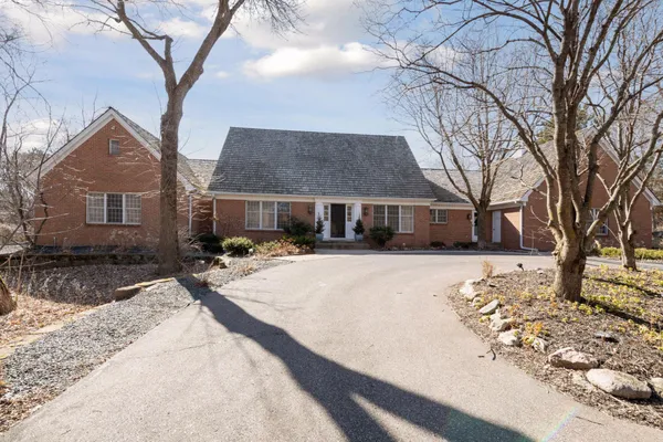 $1,299,000 | 425 Ferndale Road North, Wayzata, MN 55391