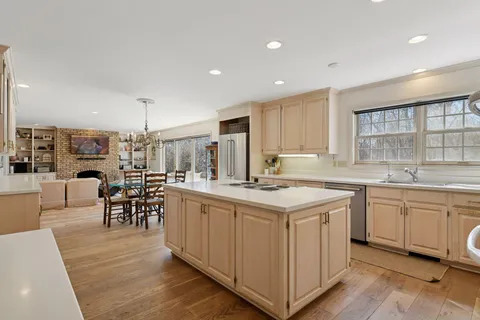 $1,299,000 | 425 Ferndale Road North, Wayzata, MN 55391