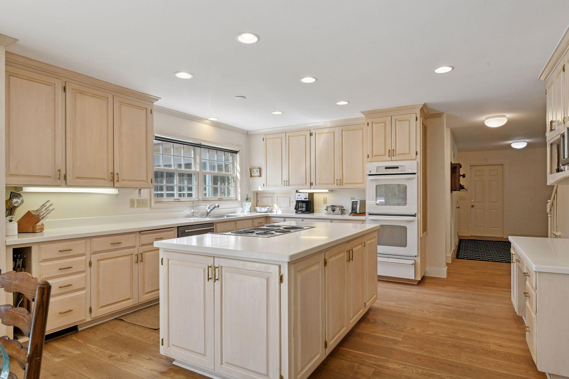 425 Ferndale Road North Wayzata, MN 55391 - Photo 6 of 25