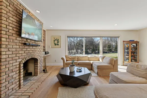 $1,299,000 | 425 Ferndale Road North, Wayzata, MN 55391