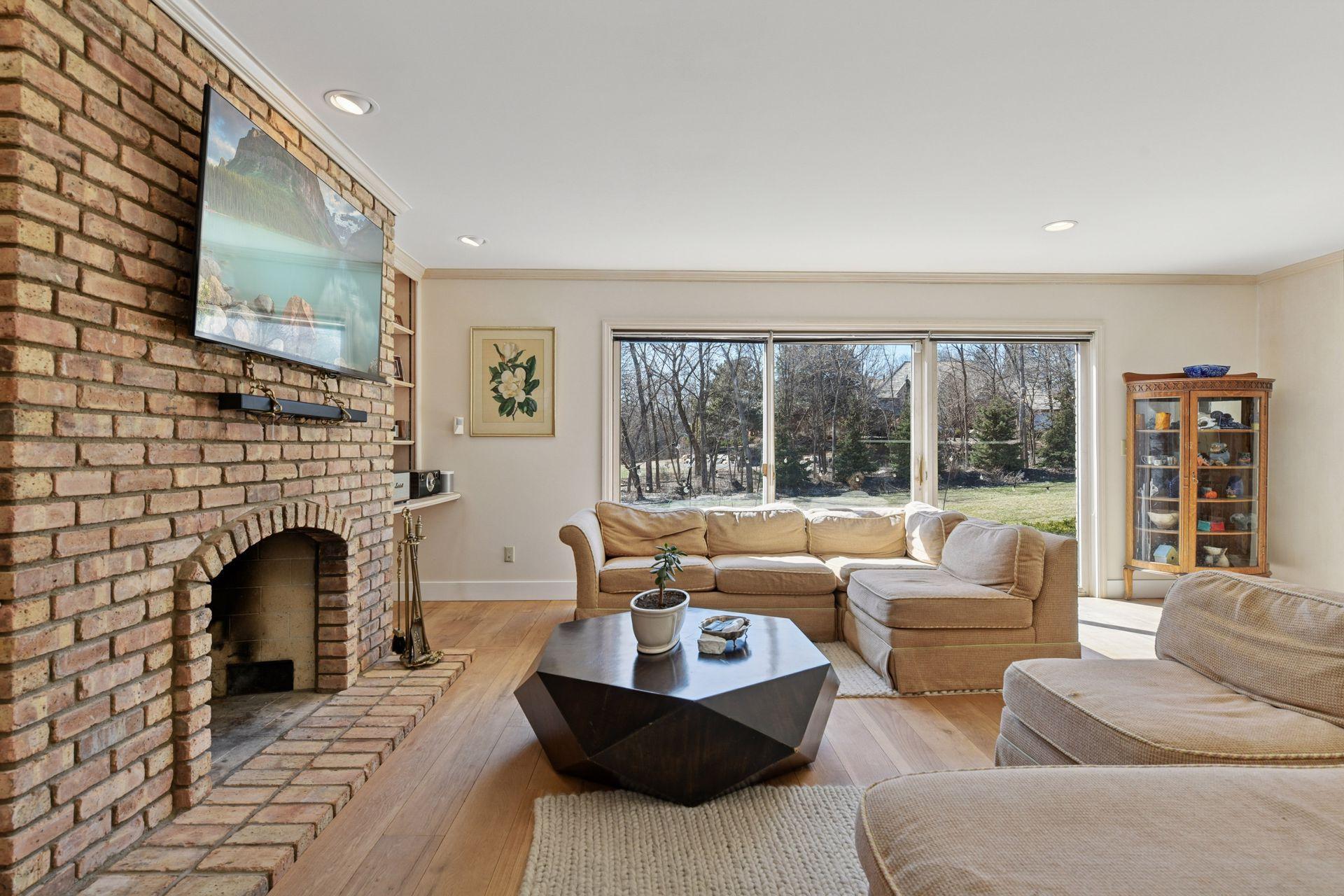 425 Ferndale Road North Wayzata, MN 55391 - Photo 9 of 25