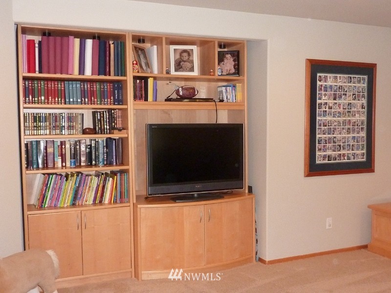9412 Northeast 174th Place Bothell, WA 98011 - Photo 7 of 24
