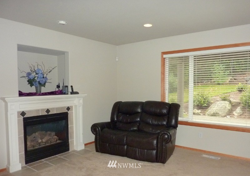 9412 Northeast 174th Place Bothell, WA 98011 - Photo 8 of 24
