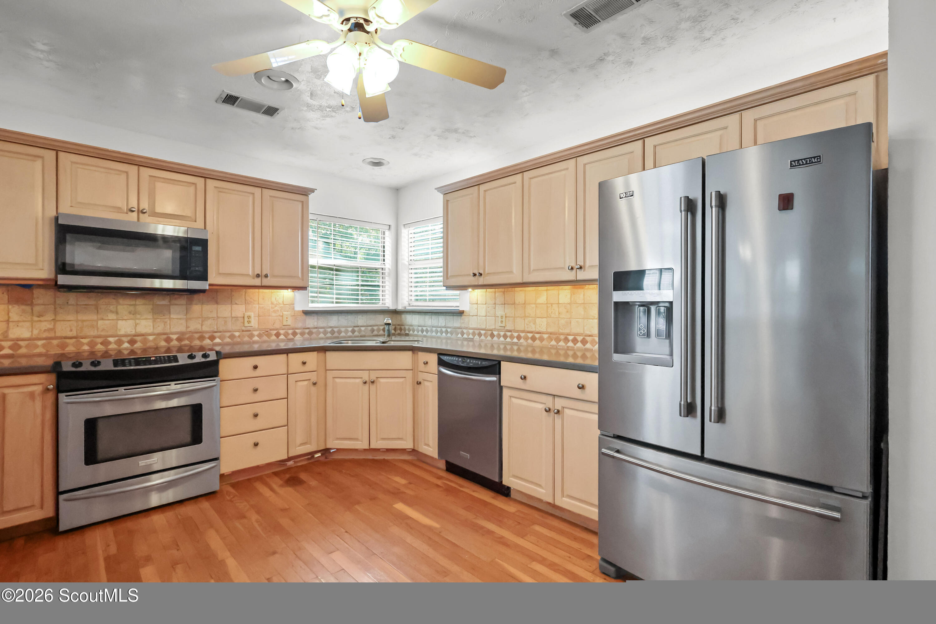104 Sapelo Street St. Simons Island, GA 31522 - Photo 18 of 45 Cooks Kitchen with stainless steel appliances