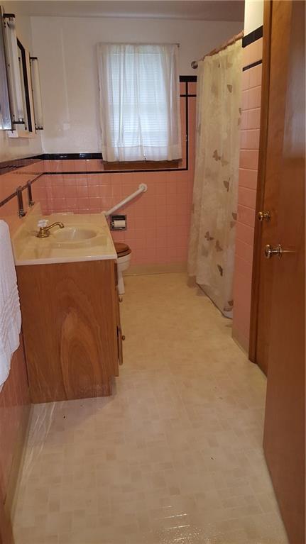 2605 Riddle Run Road Tarentum, PA 15084 - Photo 6 of 23 Roomy bathroom with large closet.