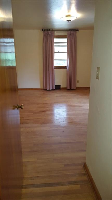2605 Riddle Run Road Tarentum, PA 15084 - Photo 8 of 23 Large master bedrrom