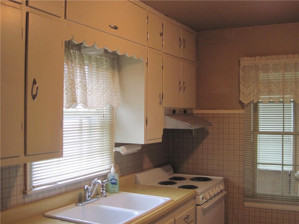 12 Burbank Road Indianapolis, IN 46219 - Photo 4 of 11 Gallery Image 4