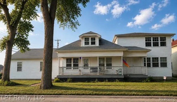 $2,100 | 33 East Bernhard Avenue, Unit 2, Hazel Park, MI 48030