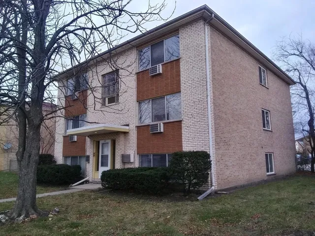 $899,900 | 8807 Dee Road, Des Plaines, IL 60016