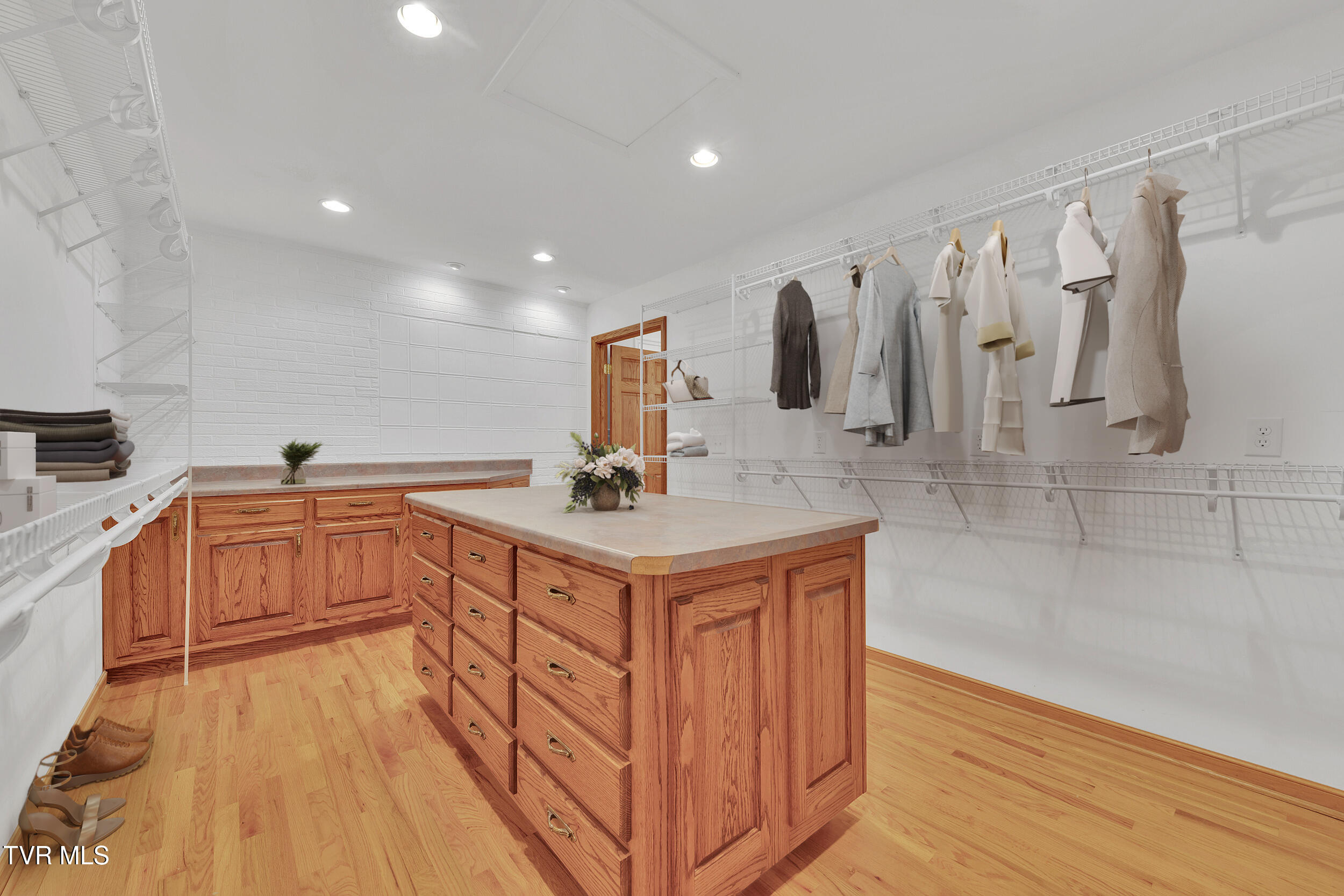 1620 Erwin Highway Greeneville, TN 37745 - Photo 32 of 60 35_46-TRADITIONAL_DRESSING_ROOM_002