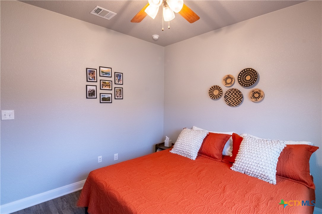 7909 McCulloch Road Temple, TX 76502 - Photo 11 of 46 a bedroom with a bed and a lamp