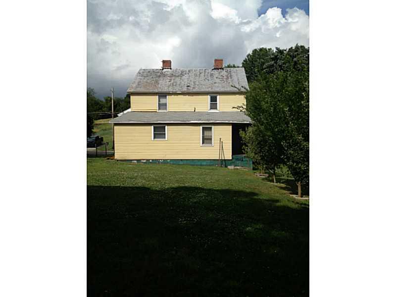 810 Manifold Road Washington, PA 15301 - Photo 3 of 11 Exterior Back.