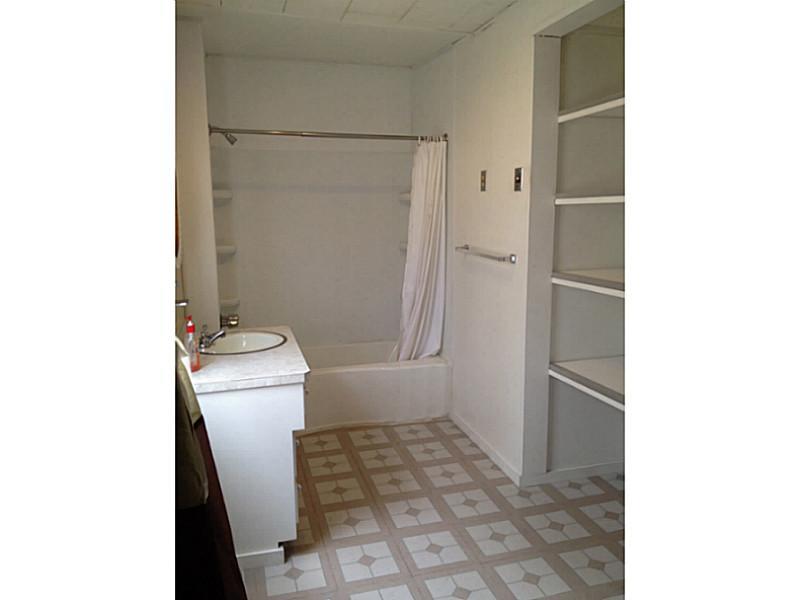 810 Manifold Road Washington, PA 15301 - Photo 8 of 11 Full Bath.
