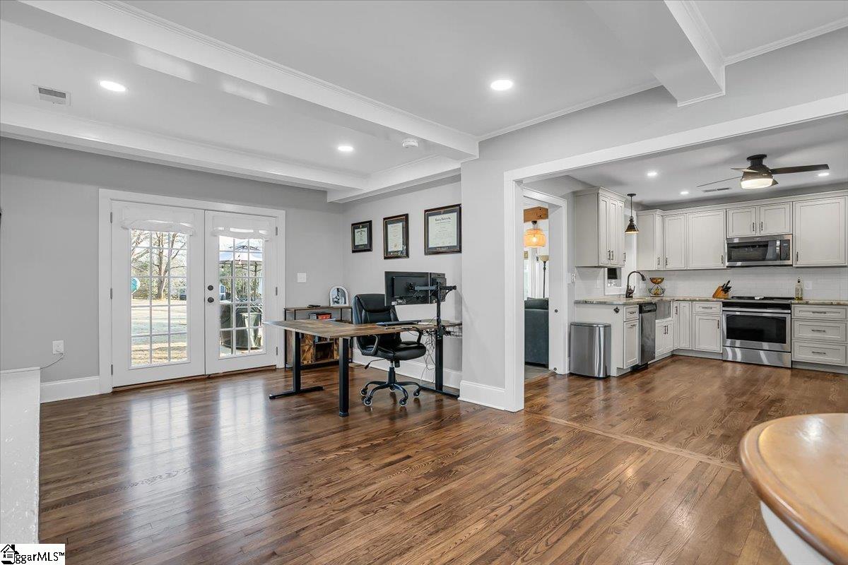 140 Batesview Drive Greenville, SC 29607 - Photo 7 of 33