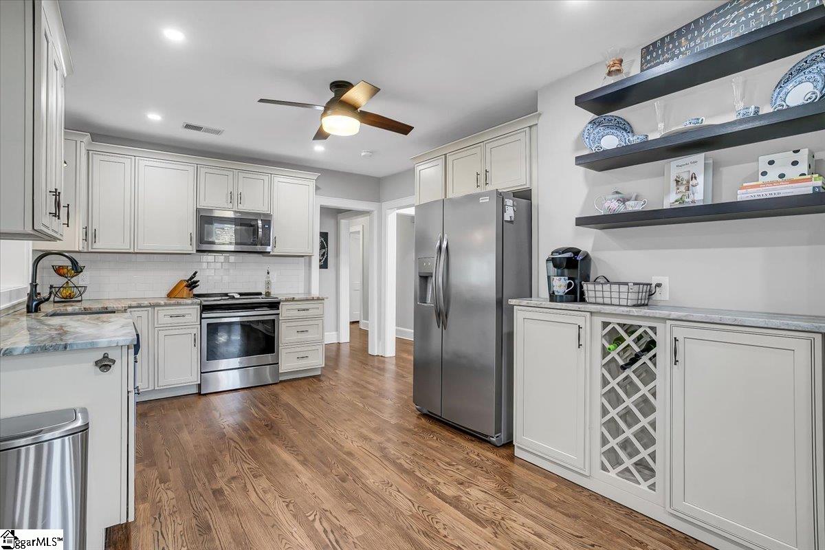 140 Batesview Drive Greenville, SC 29607 - Photo 8 of 33