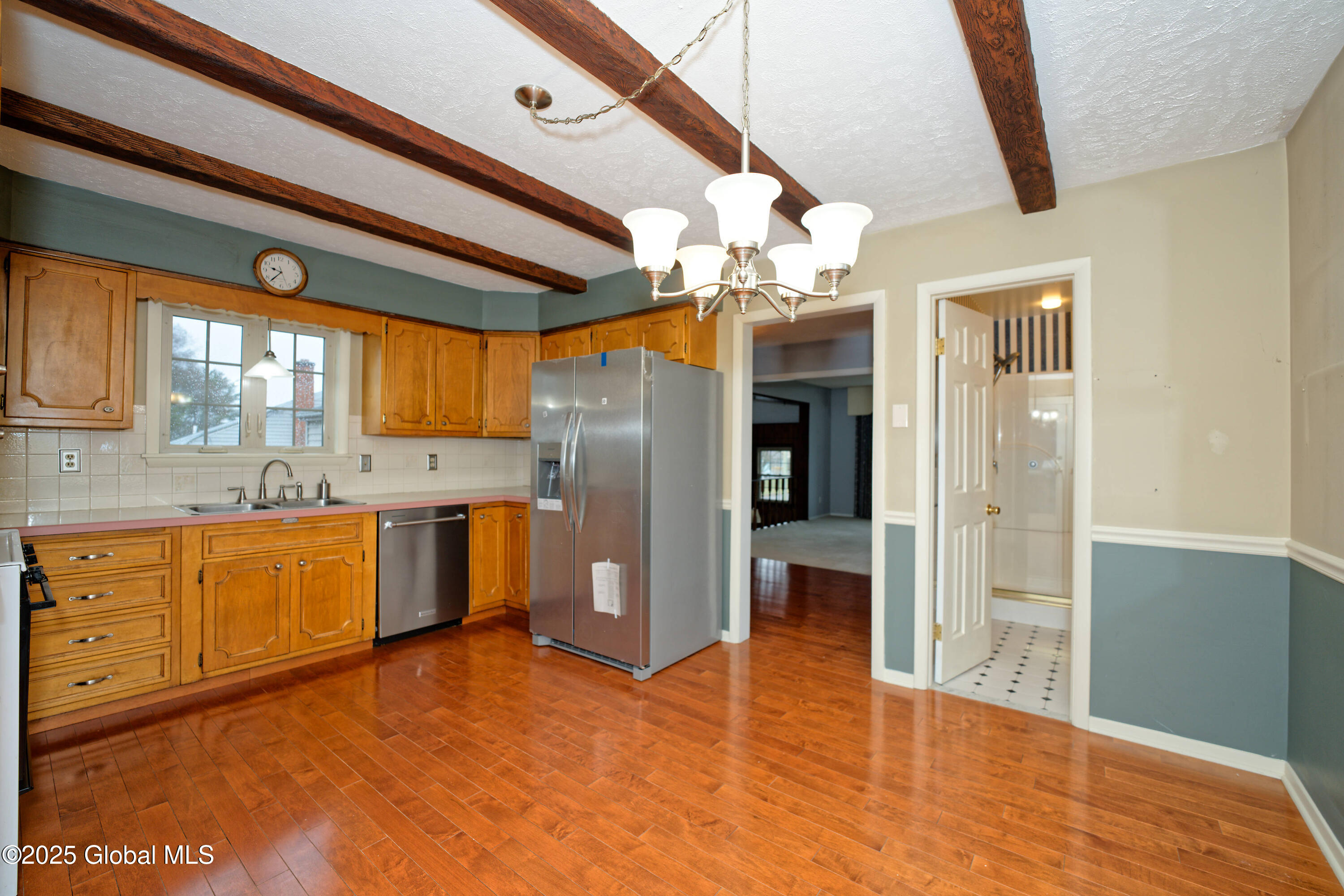 60 Hunting Road Colonie, NY 12205 - Photo 18 of 44 4 Kitchen 3