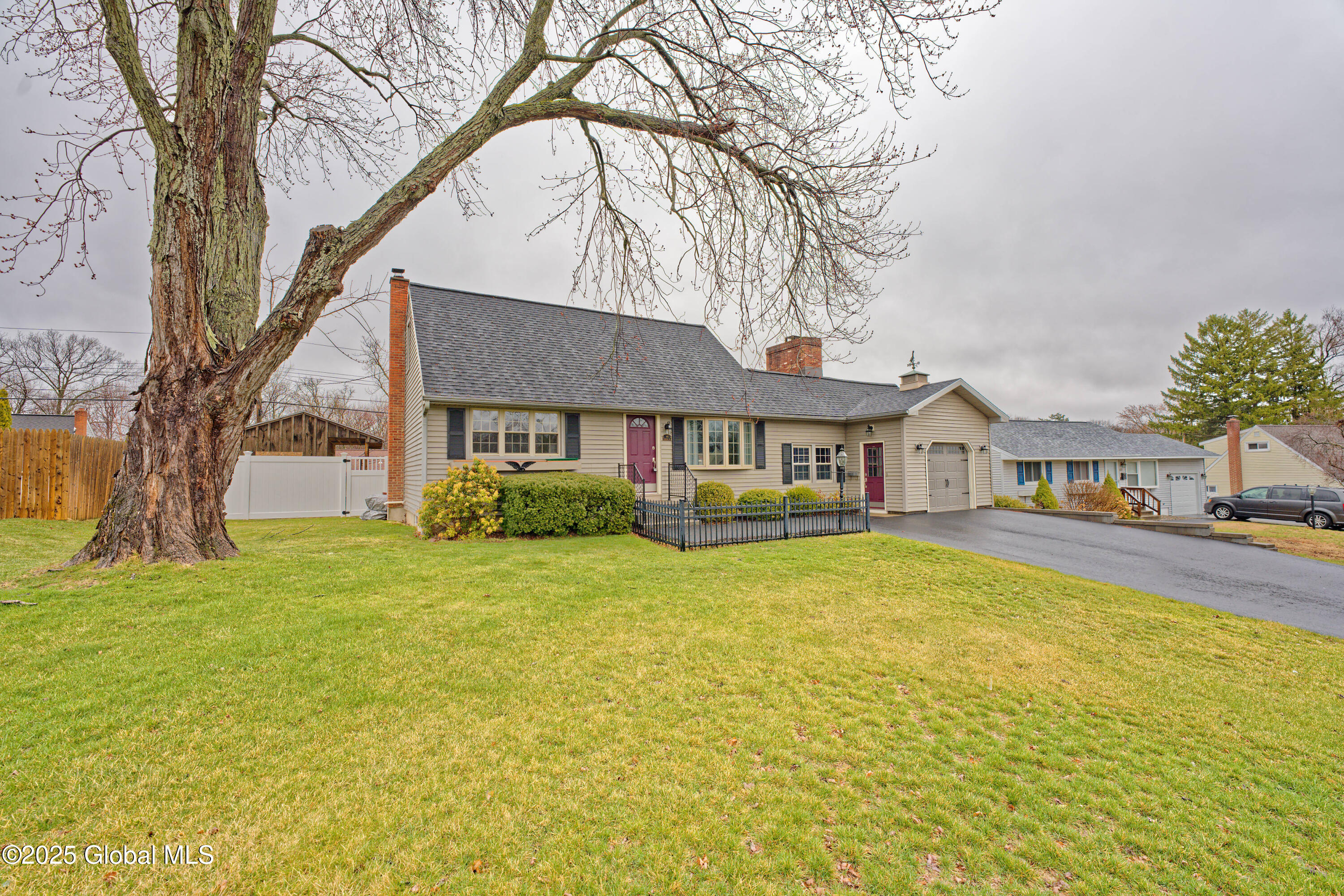 60 Hunting Road Colonie, NY 12205 - Photo 2 of 44 0 Front 2