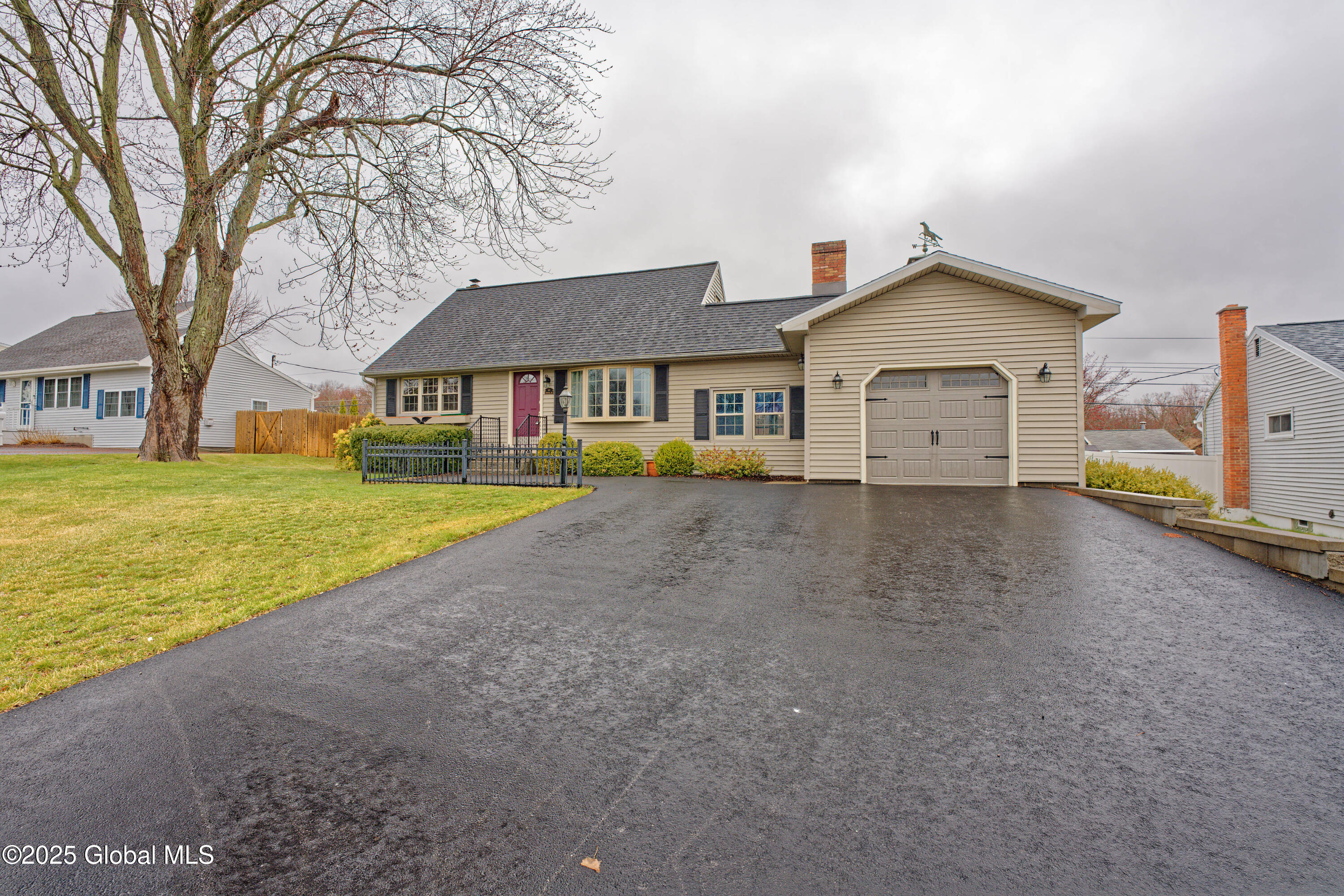 60 Hunting Road Colonie, NY 12205 - Photo 3 of 44 0 Front 3