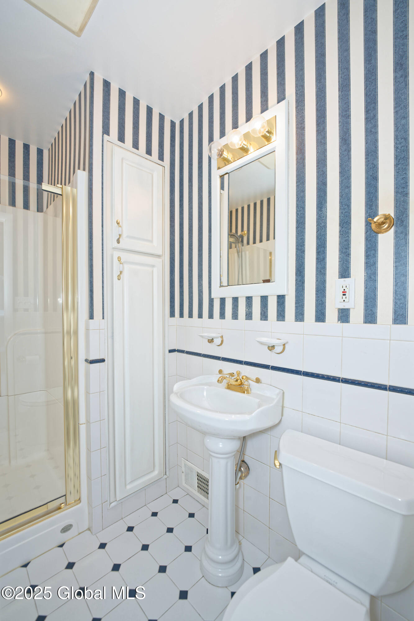 60 Hunting Road Colonie, NY 12205 - Photo 31 of 44 7 Bathroom 1