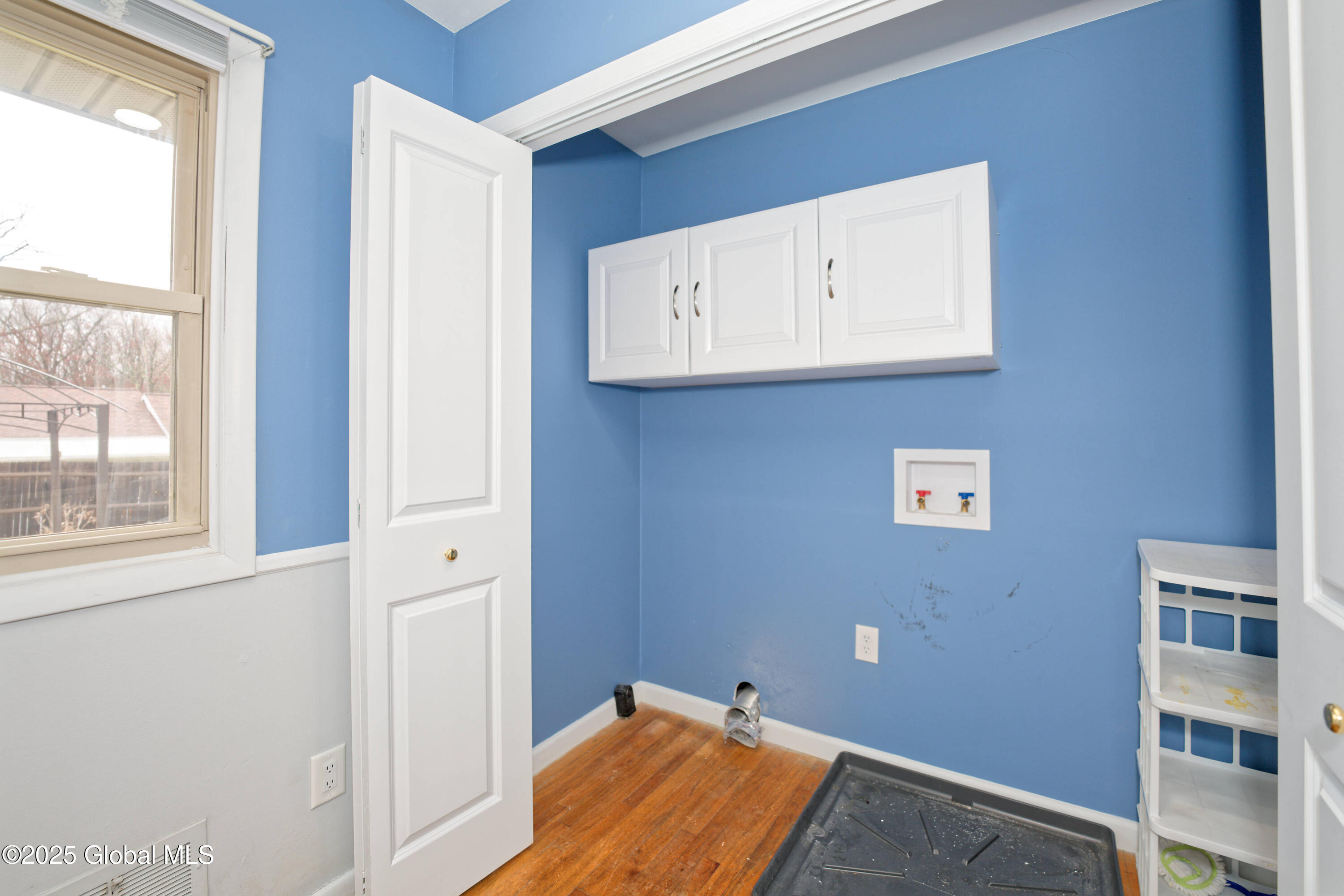 60 Hunting Road Colonie, NY 12205 - Photo 37 of 44 8 Laundry 3