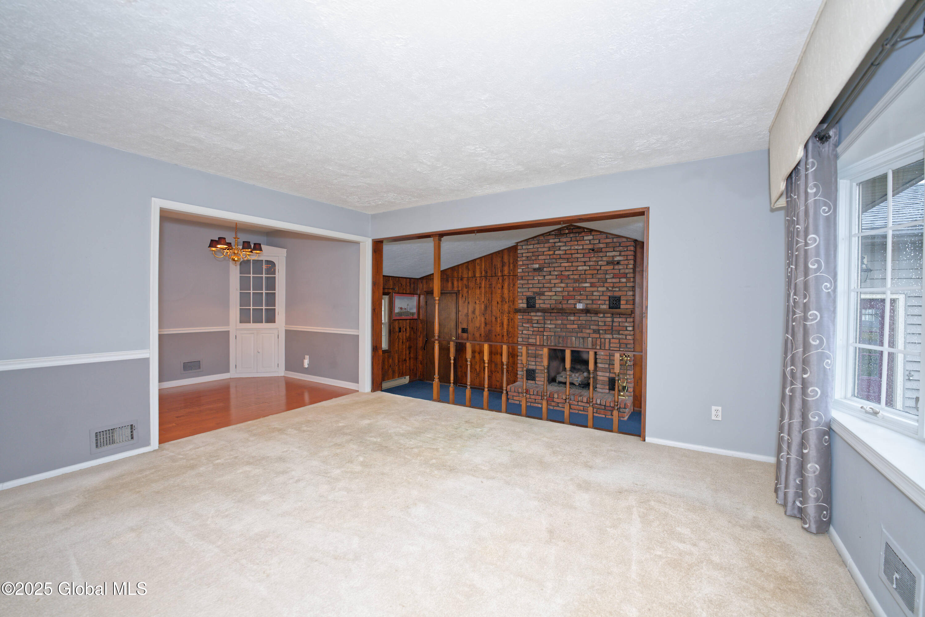 60 Hunting Road Colonie, NY 12205 - Photo 5 of 44 1 Livingroom 1