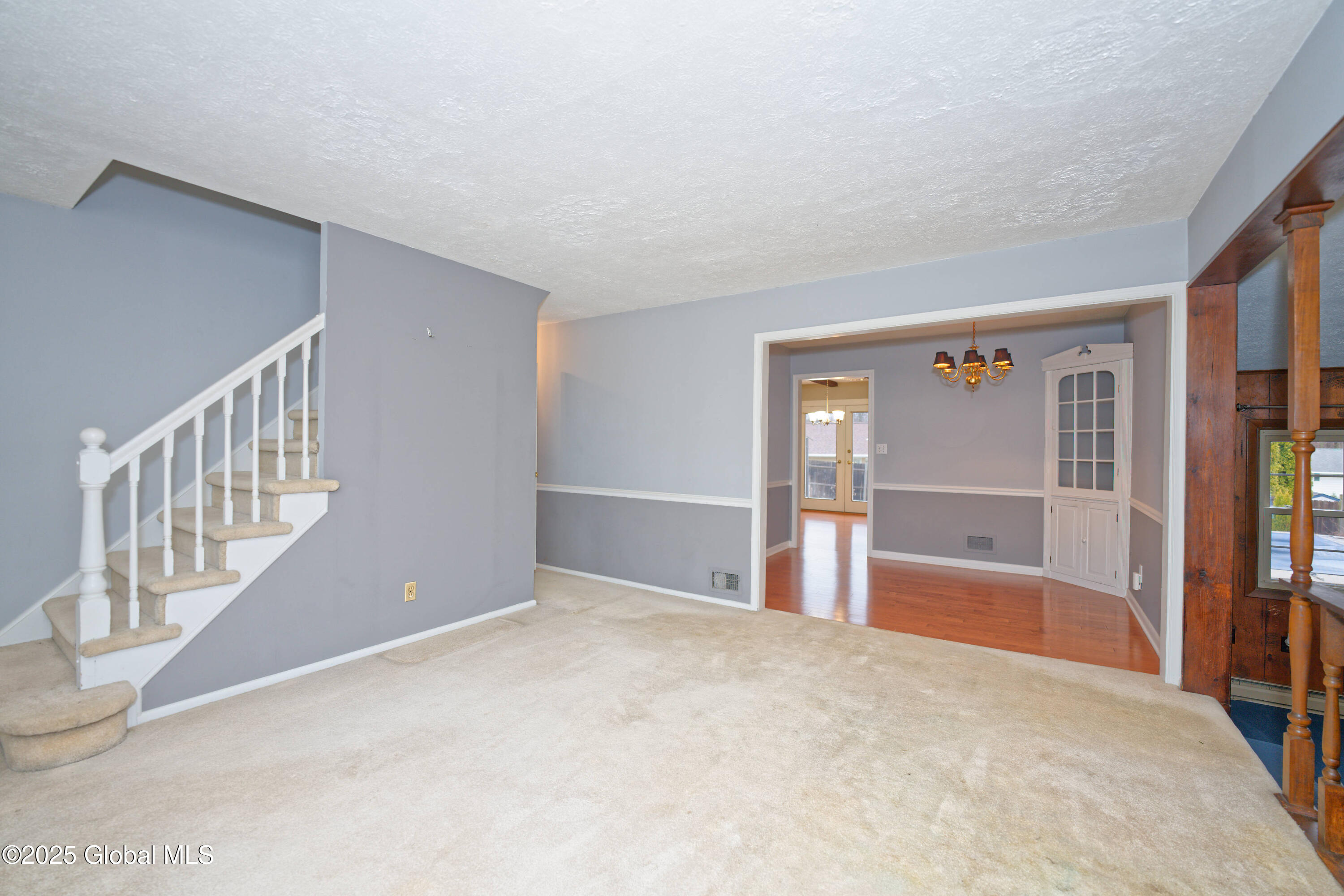 60 Hunting Road Colonie, NY 12205 - Photo 6 of 44 1 Livingroom 2